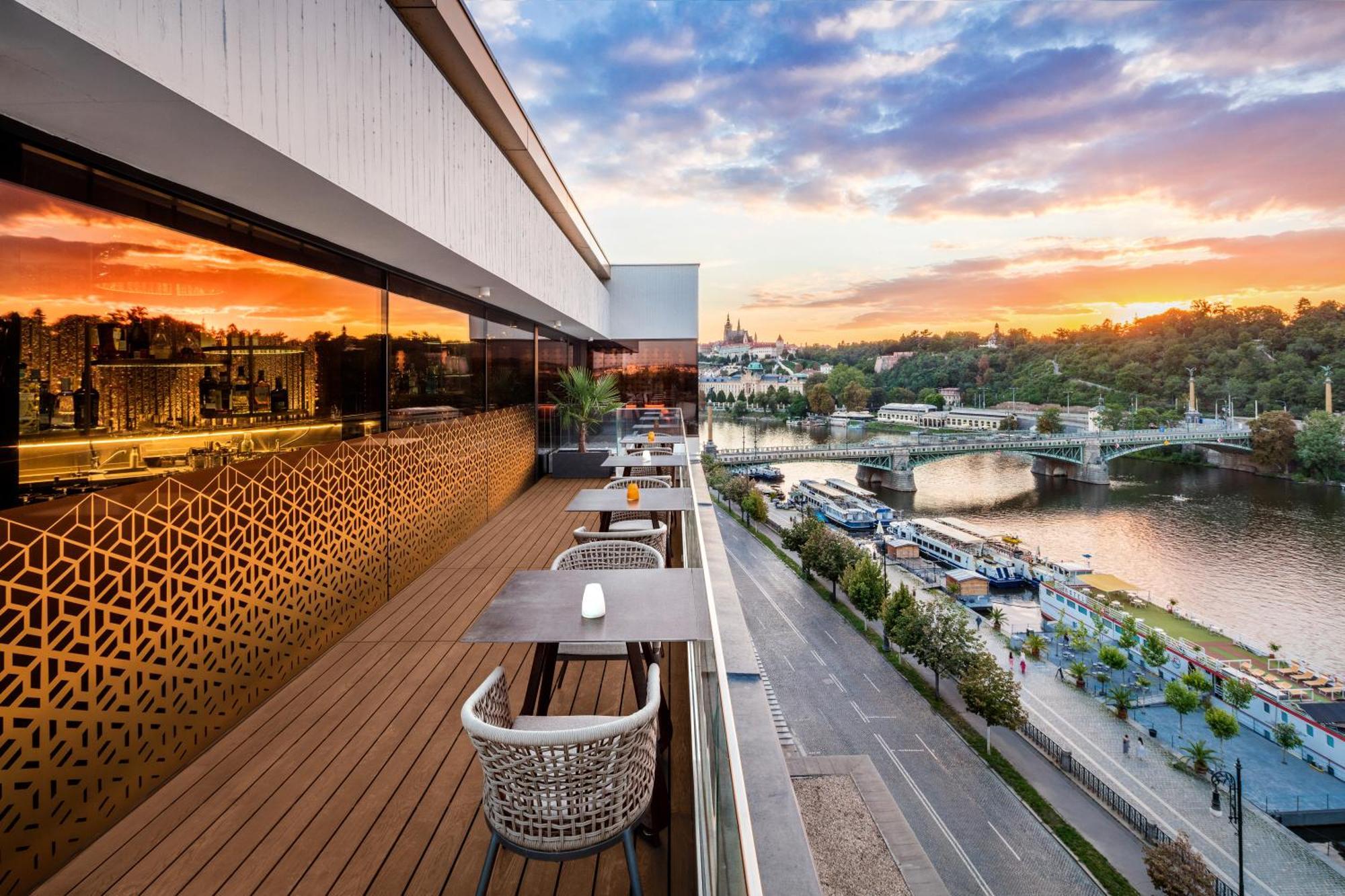 فندق ذا بريزيدنت براغ المظهر الخارجي الصورة The Terrace at the Riverbank Hotel